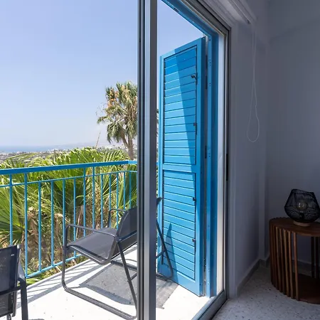 Seaview Serenity - A 2 Bedroom Townhouse In Paphos Klorakas