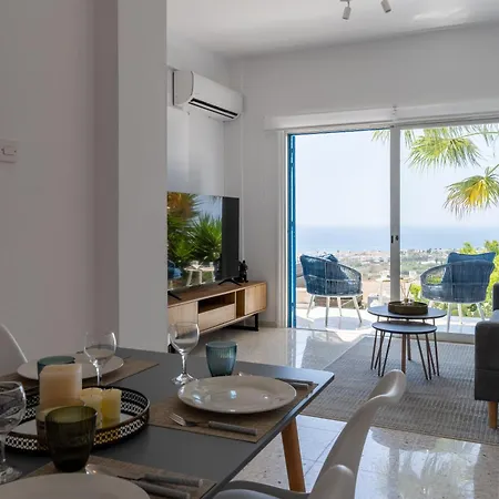 Seaview Serenity - A 2 Bedroom Townhouse In Paphos 펜션