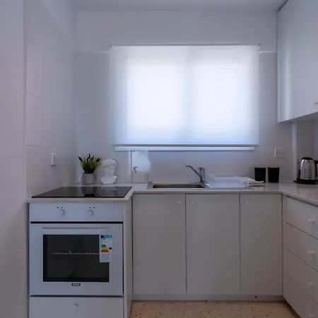 Seaview Serenity - A 2 Bedroom Townhouse In Paphos 펜션 Klorakas