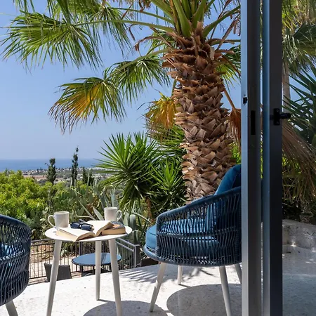 Seaview Serenity - A 2 Bedroom Townhouse In Paphos Casa de Férias Klorakas